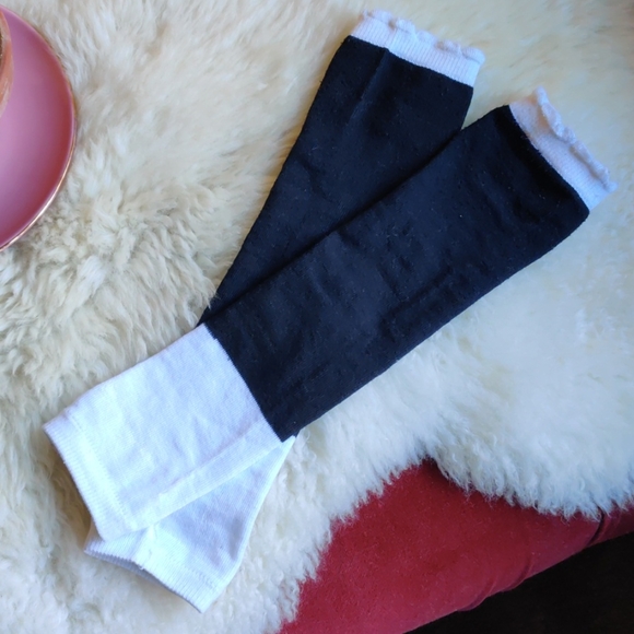 5/$25 ๐ Black & White Gloves / Sleeves - Picture 4 of 5